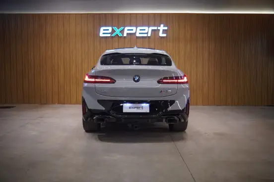 BMW-X4-2022