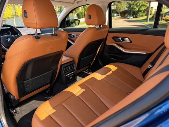 BMW-320i-2023