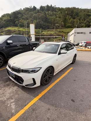BMW-320i-2023