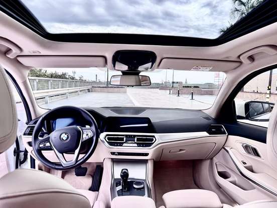 BMW-320i-2021