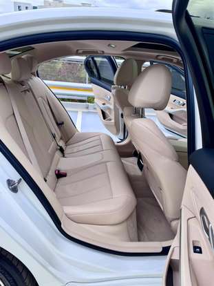 BMW-320i-2021