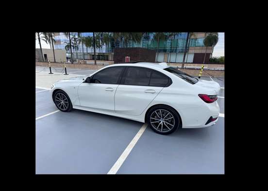 BMW-320i-2021