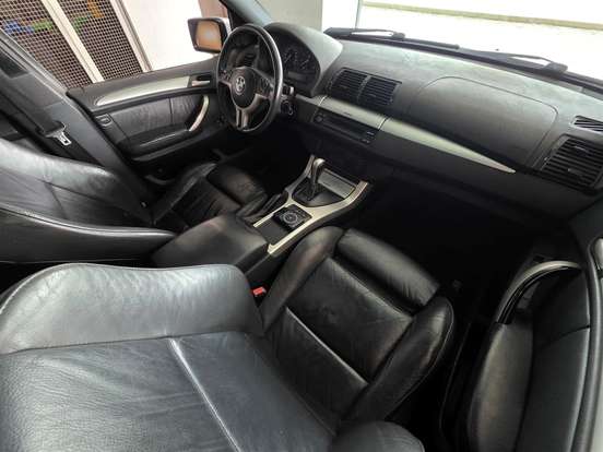 BMW-X5-4.4 SPORT 4X4 V8 32V GASOLINA 4P AUTOMÁTICO BMW-X5-2001