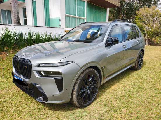 BMW-X7-2024