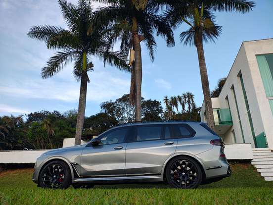 BMW-X7-2024