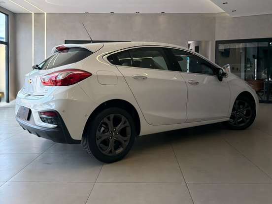 CHEVROLET-CRUZE-2018