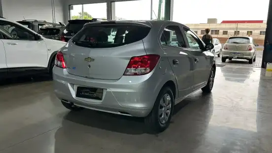 CHEVROLET-ONIX-2018
