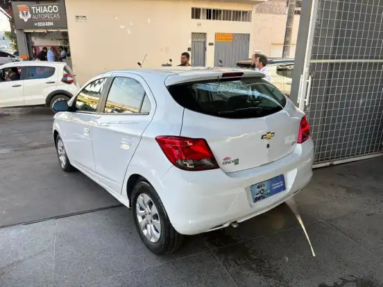 CHEVROLET-ONIX-2019