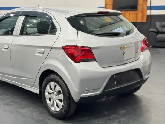 CHEVROLET-ONIX-2017