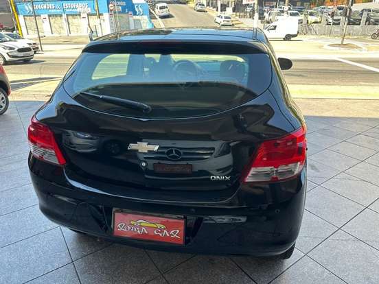 CHEVROLET-ONIX-2015