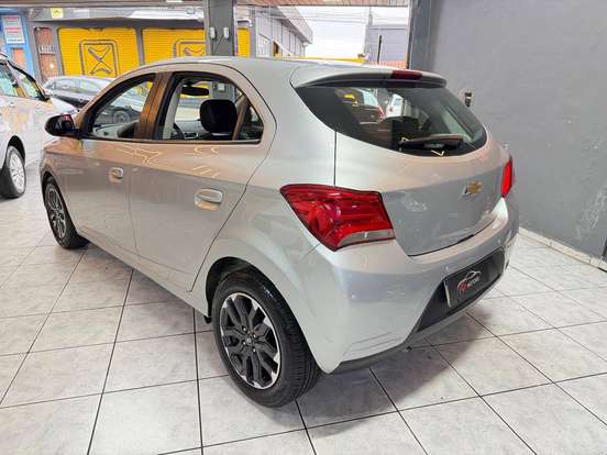 CHEVROLET-ONIX-2018