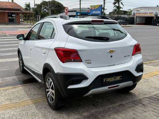 CHEVROLET-ONIX-2017