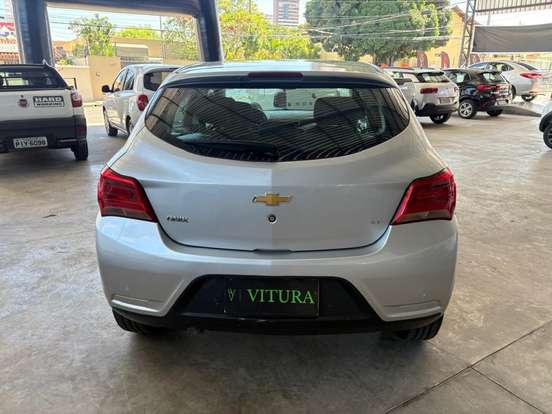 CHEVROLET-ONIX-2019