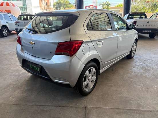 CHEVROLET-ONIX-2019