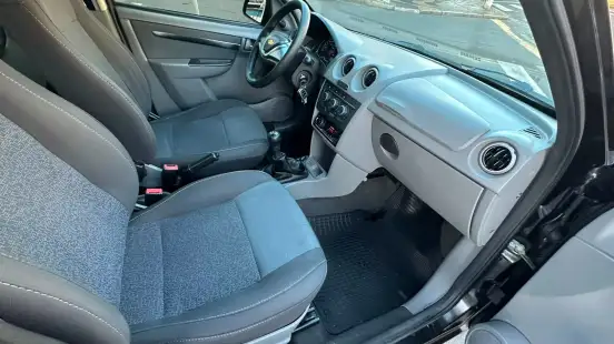 CHEVROLET-PRISMA-2012