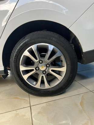 CHEVROLET-PRISMA-2015