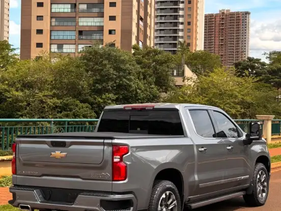 CHEVROLET-SILVERADO-5.3 V8 GASOLINA 1500 HIGH COUNTRY 4X4 AUTOMÁTICO CHEVROLET-SILVERADO-2025