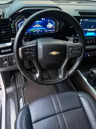 CHEVROLET-SILVERADO-5.3 V8 GASOLINA 1500 HIGH COUNTRY 4X4 AUTOMÁTICO CHEVROLET-SILVERADO-2023