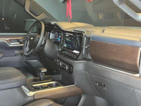 CHEVROLET-SILVERADO-5.3 V8 GASOLINA 1500 HIGH COUNTRY 4X4 AUTOMÁTICO CHEVROLET-SILVERADO-2025