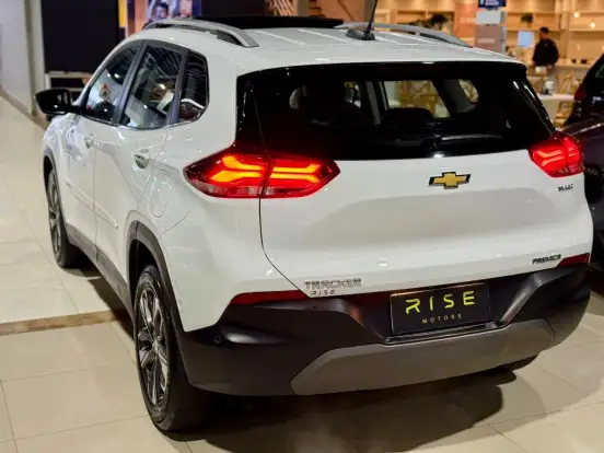 CHEVROLET-TRACKER-2023