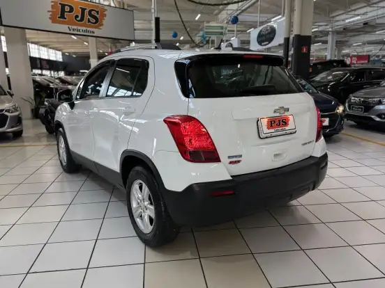 CHEVROLET-TRACKER-2016