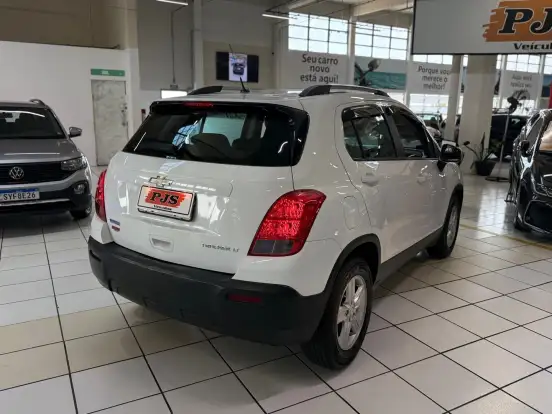 CHEVROLET-TRACKER-2016
