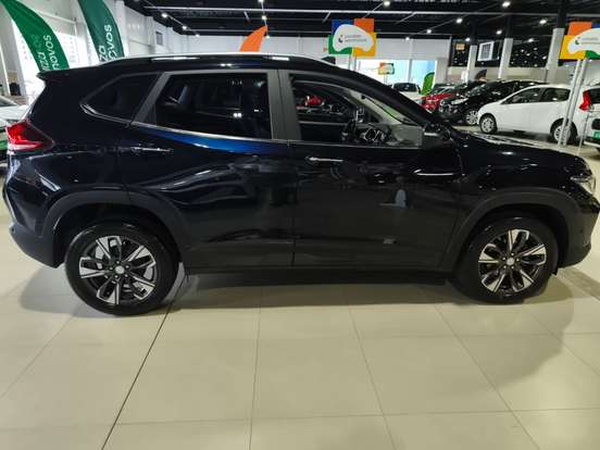 CHEVROLET-TRACKER-2023