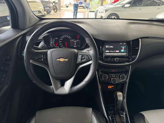 CHEVROLET-TRACKER-2016
