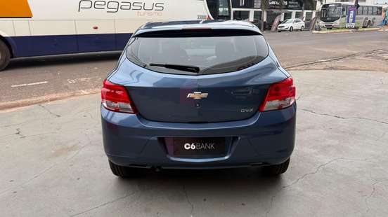 CHEVROLET-ONIX-2015