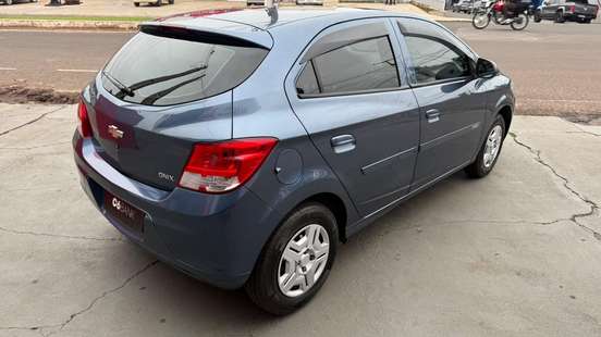 CHEVROLET-ONIX-2015