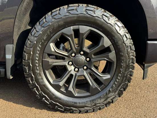 CHEVROLET-SILVERADO-5.3 V8 GASOLINA 1500 HIGH COUNTRY 4X4 AUTOMÁTICO CHEVROLET-SILVERADO-2023
