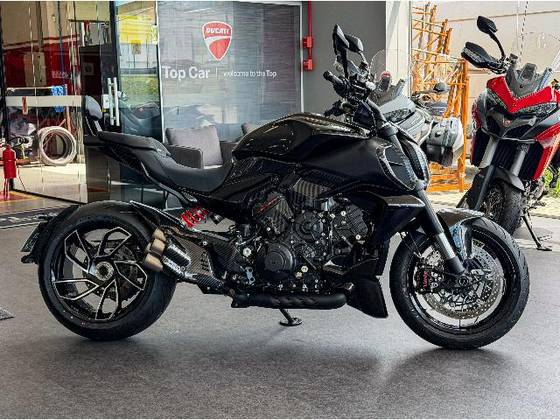 DUCATI DIAVEL V4 