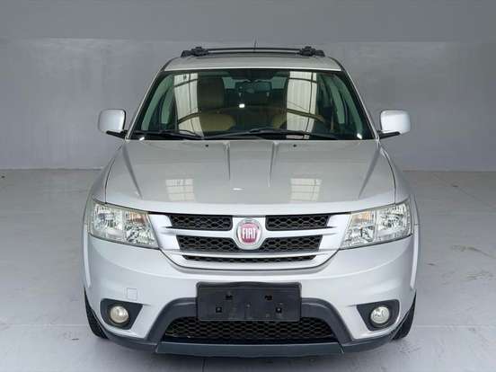 FIAT-FREEMONT-2012