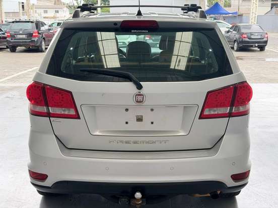FIAT-FREEMONT-2012