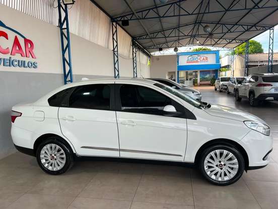 FIAT-GRAND SIENA-1.6 MPI ESSENCE 16V FLEX 4P MANUAL FIAT-GRAND SIENA-2015