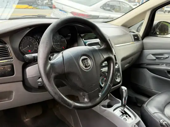 FIAT-LINEA-2011
