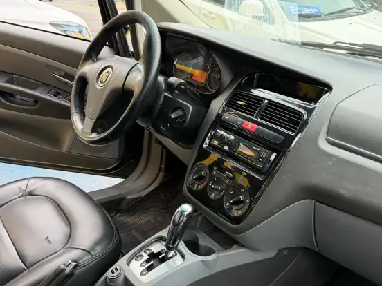 FIAT-LINEA-1.8 ESSENCE 16V FLEX 4P AUTOMATIZADO FIAT-LINEA-2011