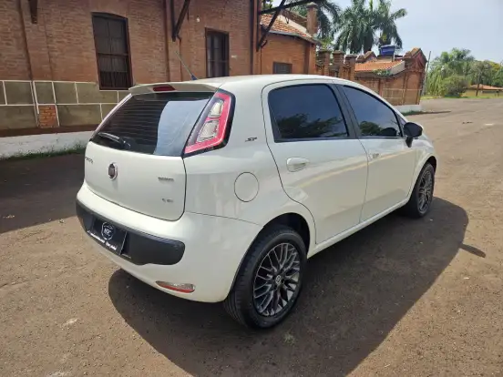FIAT-PUNTO-1.6 ESSENCE 16V FLEX 4P MANUAL FIAT-PUNTO-2014
