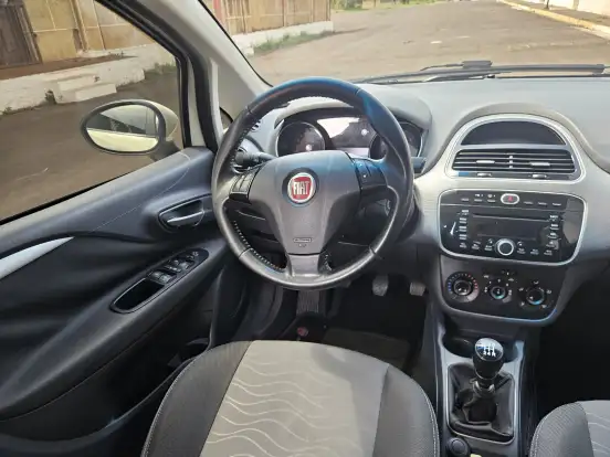 FIAT-PUNTO-1.6 ESSENCE 16V FLEX 4P MANUAL FIAT-PUNTO-2014