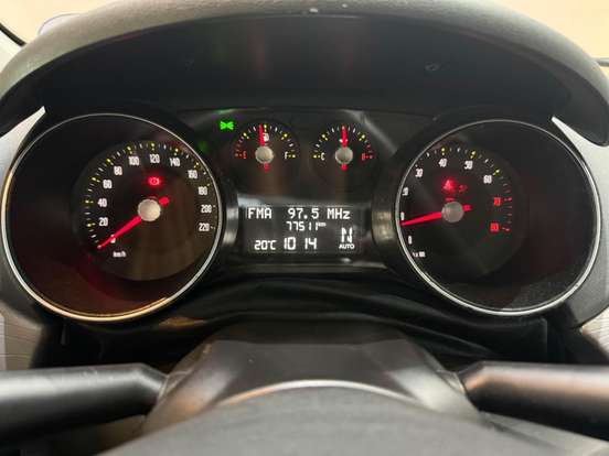 FIAT-PUNTO-1.6 ESSENCE 16V FLEX 4P AUTOMATIZADO FIAT-PUNTO-2013