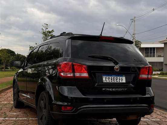FIAT-FREEMONT-2.4 PRECISION 16V GASOLINA 4P AUTOMÁTICO FIAT-FREEMONT-2011