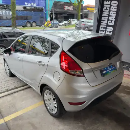 FORD-FIESTA-2015