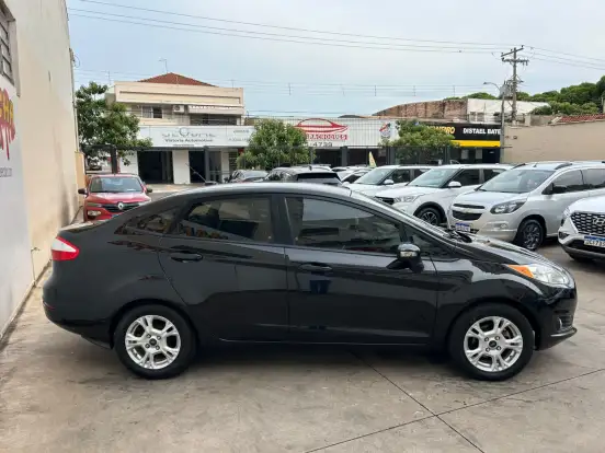 FORD-FIESTA-1.6 SE SEDAN 16V FLEX 4P POWERSHIFT FORD-FIESTA-2013