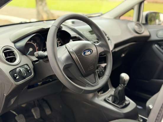 FORD-FIESTA-2014