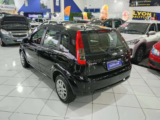 FORD-FIESTA-2012