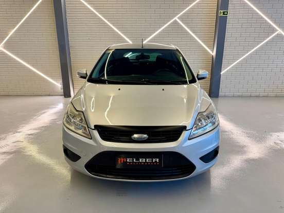 FORD-FOCUS-2010