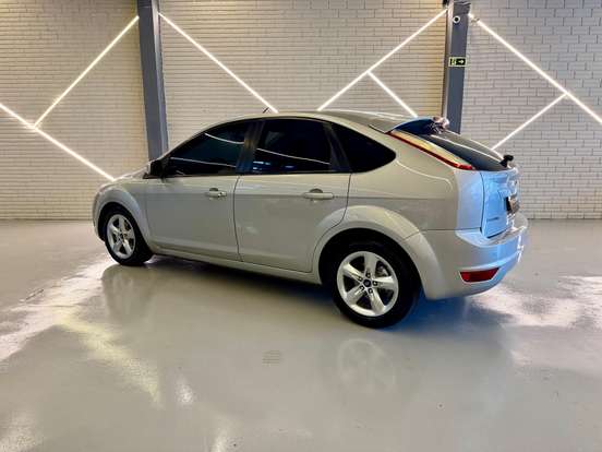 FORD-FOCUS-2010