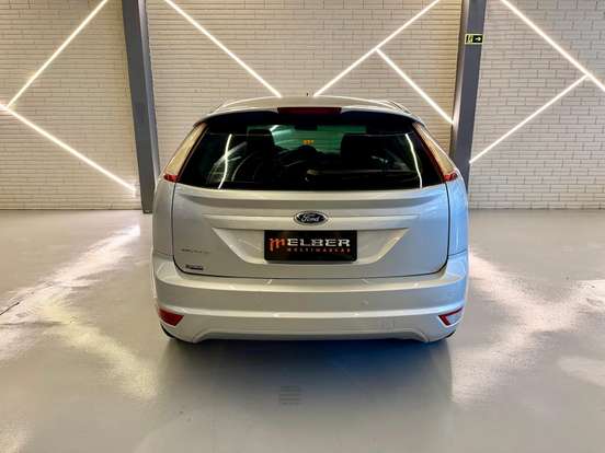 FORD-FOCUS-2010