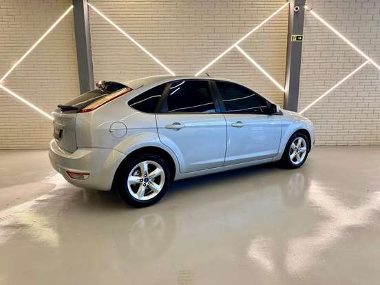 FORD-FOCUS-2010