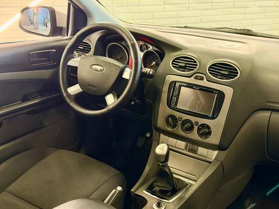 FORD-FOCUS-2010